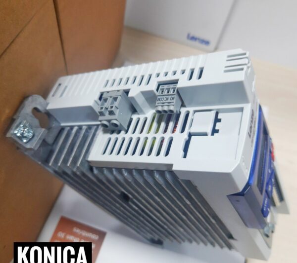 Lenze FI I55AE 211B – AC Drive 1.5kW | 400V | IP20 | Bottom Terminal